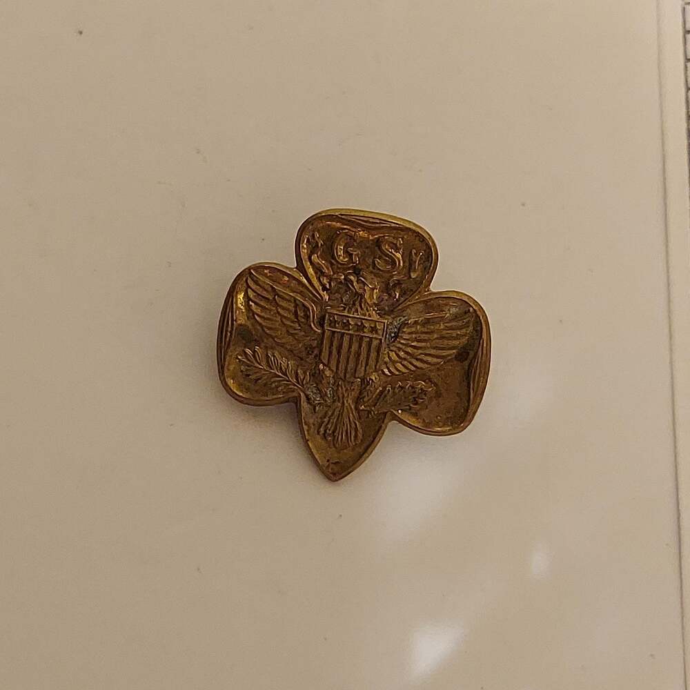 Girl Scouts G S Gold Tone Eagle Lapel Pin